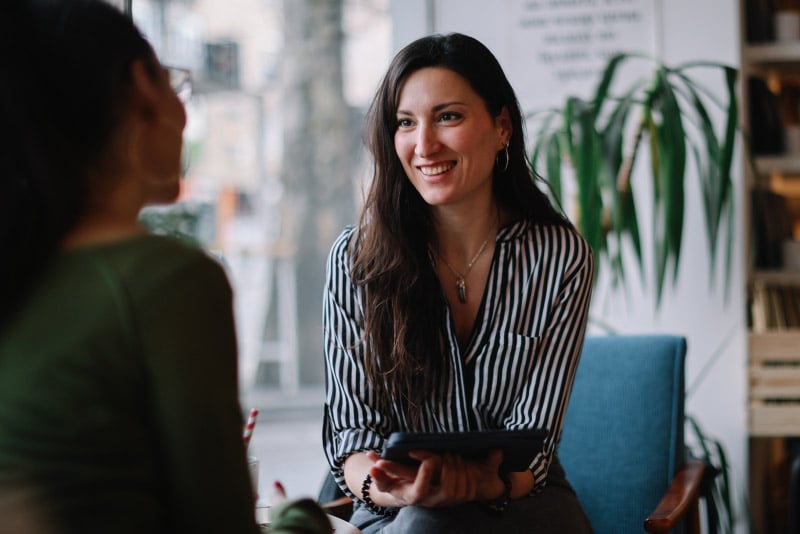 A client having a meeting with her banker